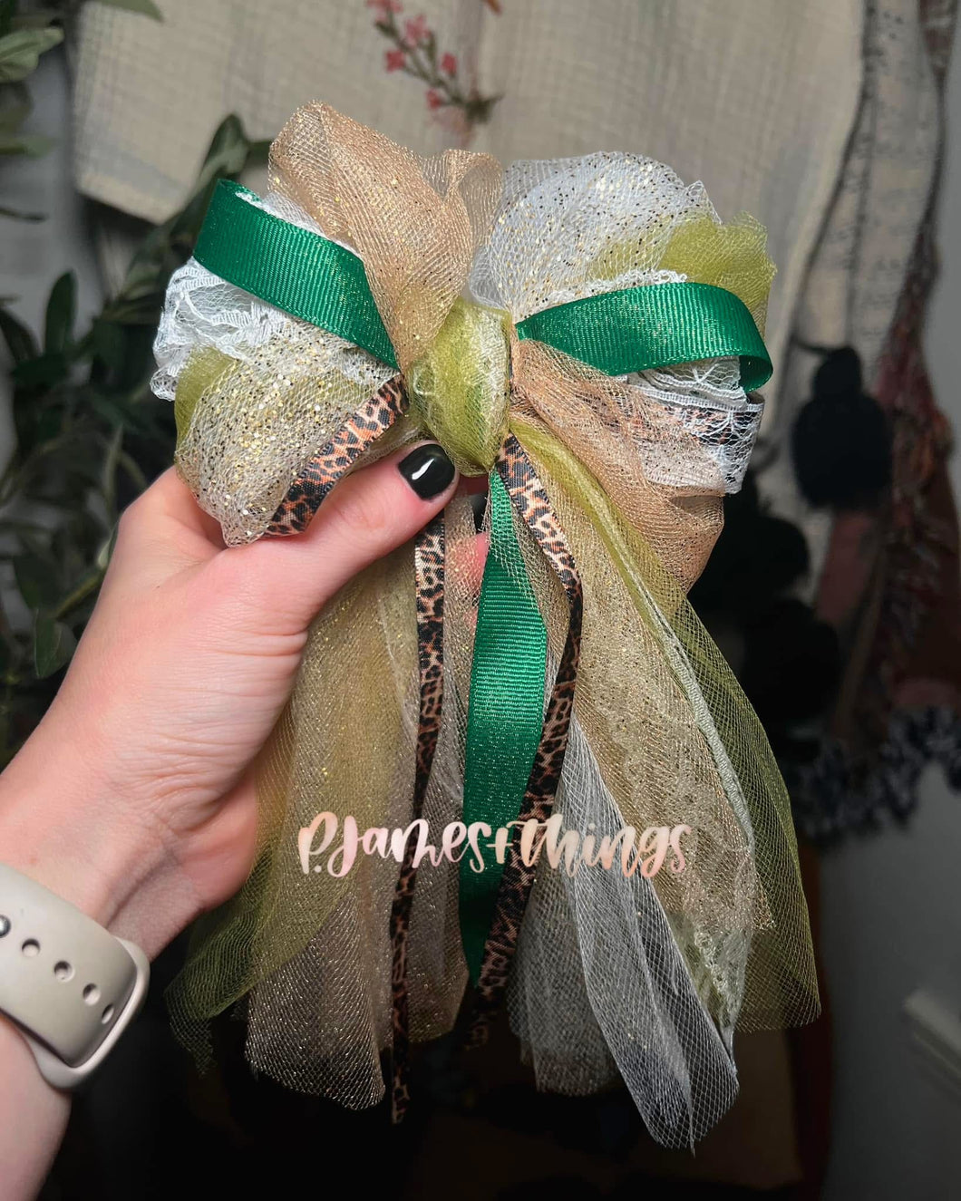 green + gold whimsy knot